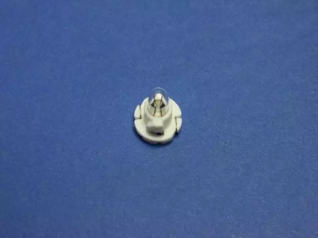 Heater And A/C Control Bulb And Socket - Image 4